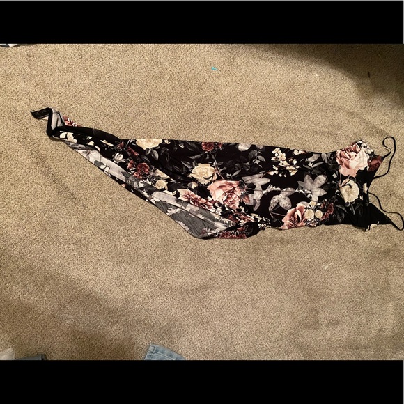 Dresses - Picture 4 of 7